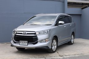 2017 Toyota Innova 2.8 Crysta V รถตู้/MPV รถสภาพดี มือเดียว มีประกันเครื่องเกียร์  